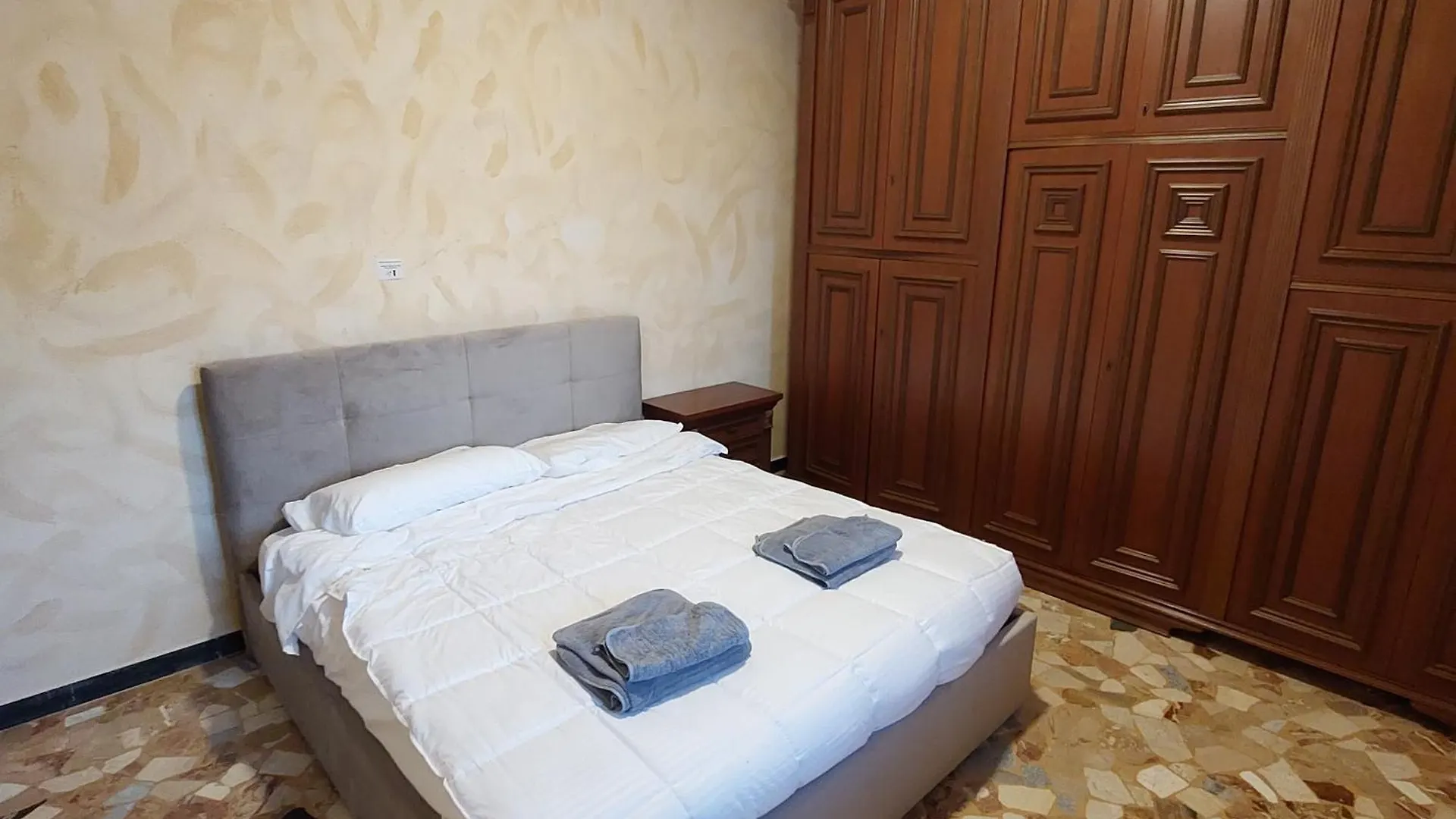 Eden Guesthouse Bolonia 0*,